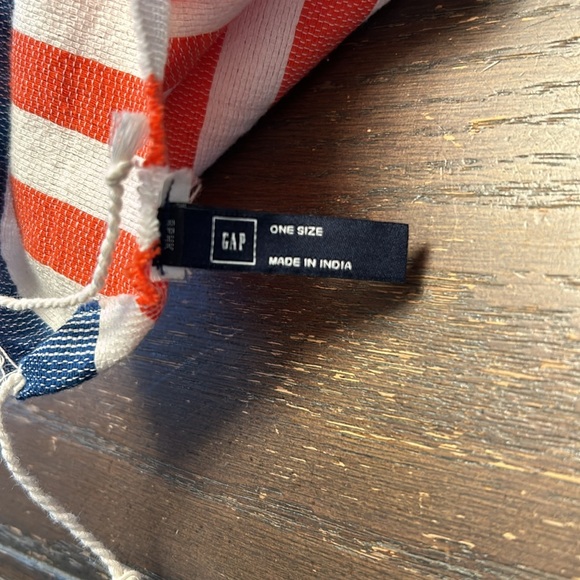 Gap, red and white striped scarf with blue edge and fringe - Picture 2 of 2